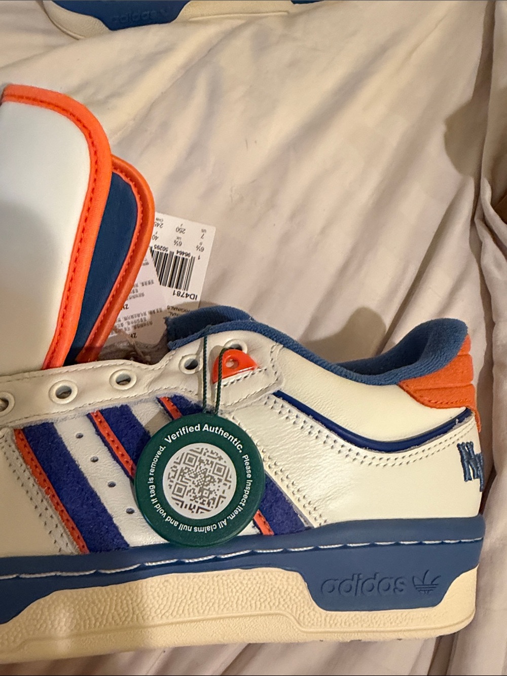 adidas Rivalry Low - FR 40/US 7 New York Knicks orange blue & white sneakers - Picture 12 of 17